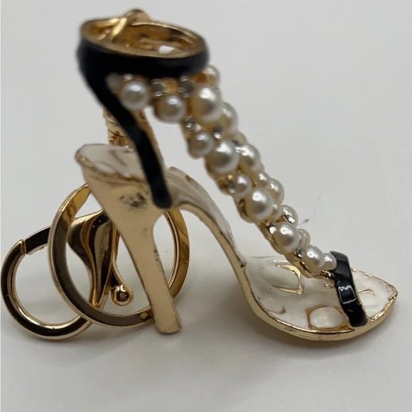 Super cute Stiletto Bedazzled Keychain - Picture 1 of 3